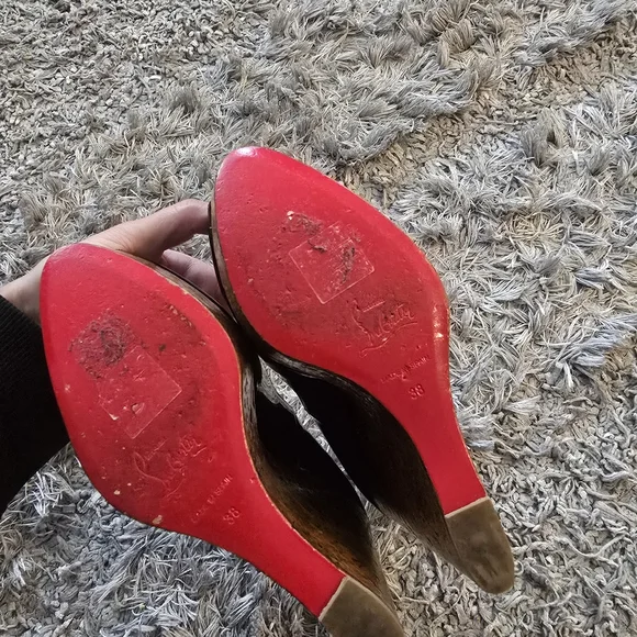 Elegant Black Wedge Heels - Picture 3 of 5